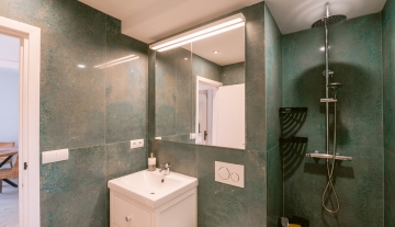 Resa Estates Ibiza apartment te koop ground floor sale shower.JPG